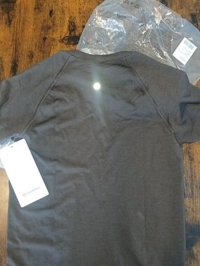 lululemon athletica Women’s Short Sleeve Crew — Charcoal Gray